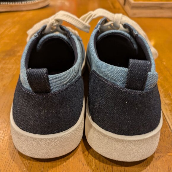 Vionic Winny  Low Top Sneaker in light denim. Excellent almost new condition - Picture 3 of 6